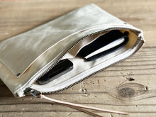 Load image into Gallery viewer, HIRA pouch / Large