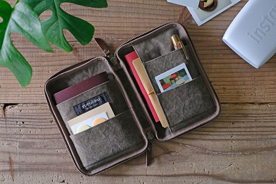 It's small and easy to carry around! || FLAT tool case / A6 Wide