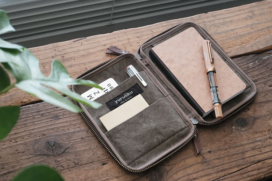 It's small and easy to carry around! || FLAT tool case / A6 Wide