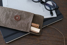 Load image into Gallery viewer, Fu-To case / Pen -Brown-
