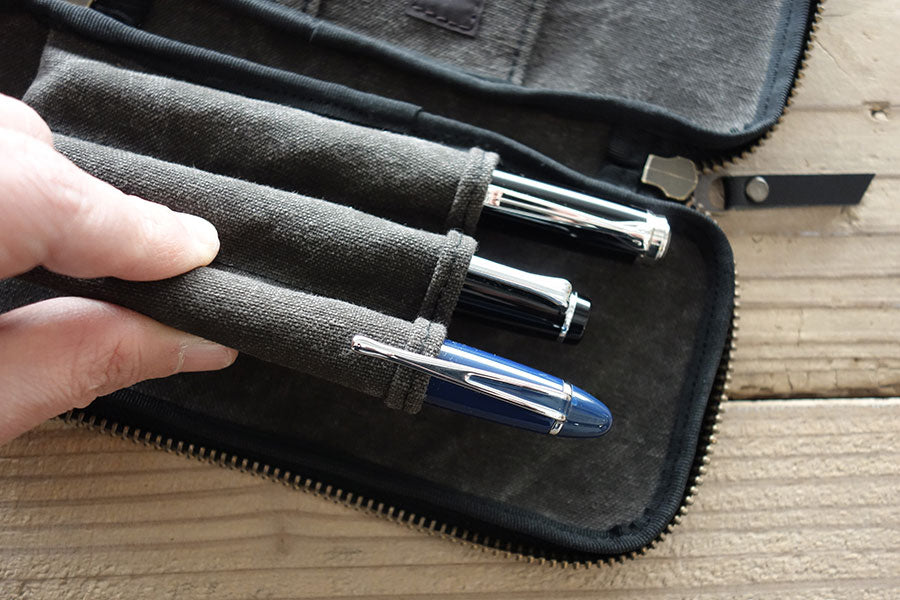 Yuruliku] FLAT Tool Case (3-Pens) – Baum-kuchen